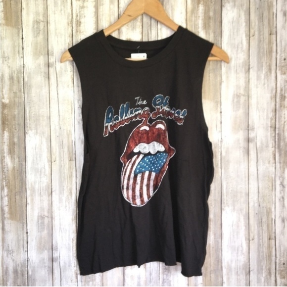 the Rolling Stones Tops - NWT Rolling Stones Flag Lip Tank